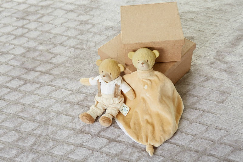 Meiya & Alvin - Wallace Bear Comforter