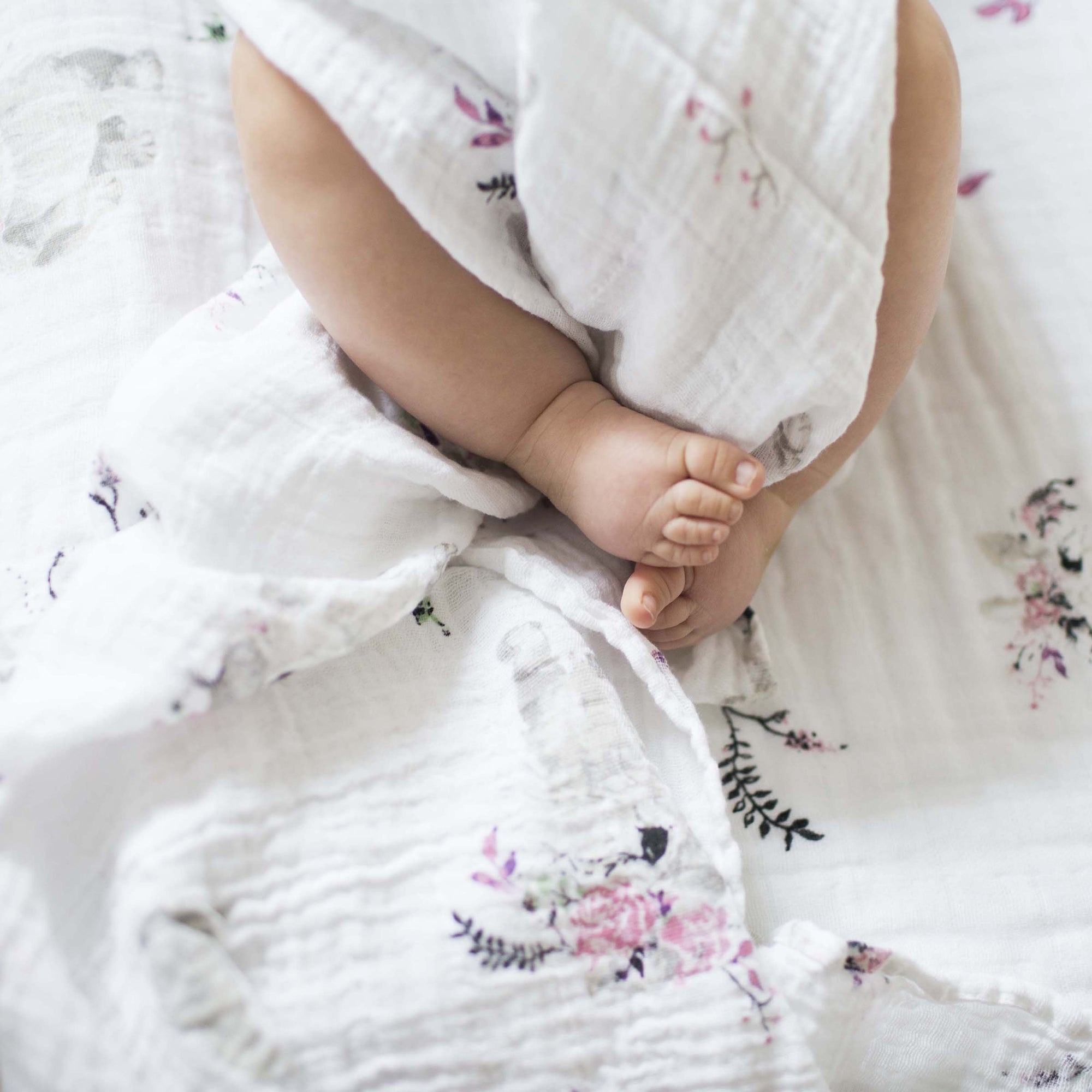 Bebe Au Lait - Muslin Baby Swaddle - Bunny Tails / Garland (2pk)