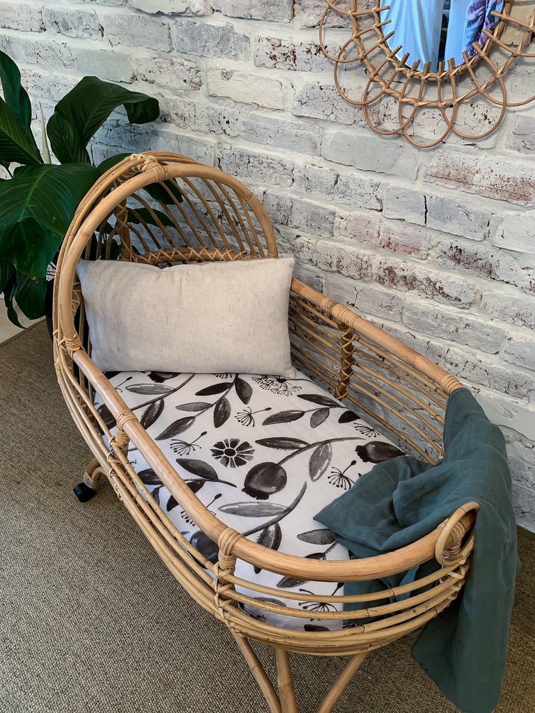 Pop Ya Tot - Cotton Muslin Bassinet Sheet - In The Meadow