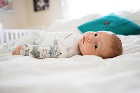 Embe - Baby Swaddle Classic Transitional SwaddleOut - Clouds