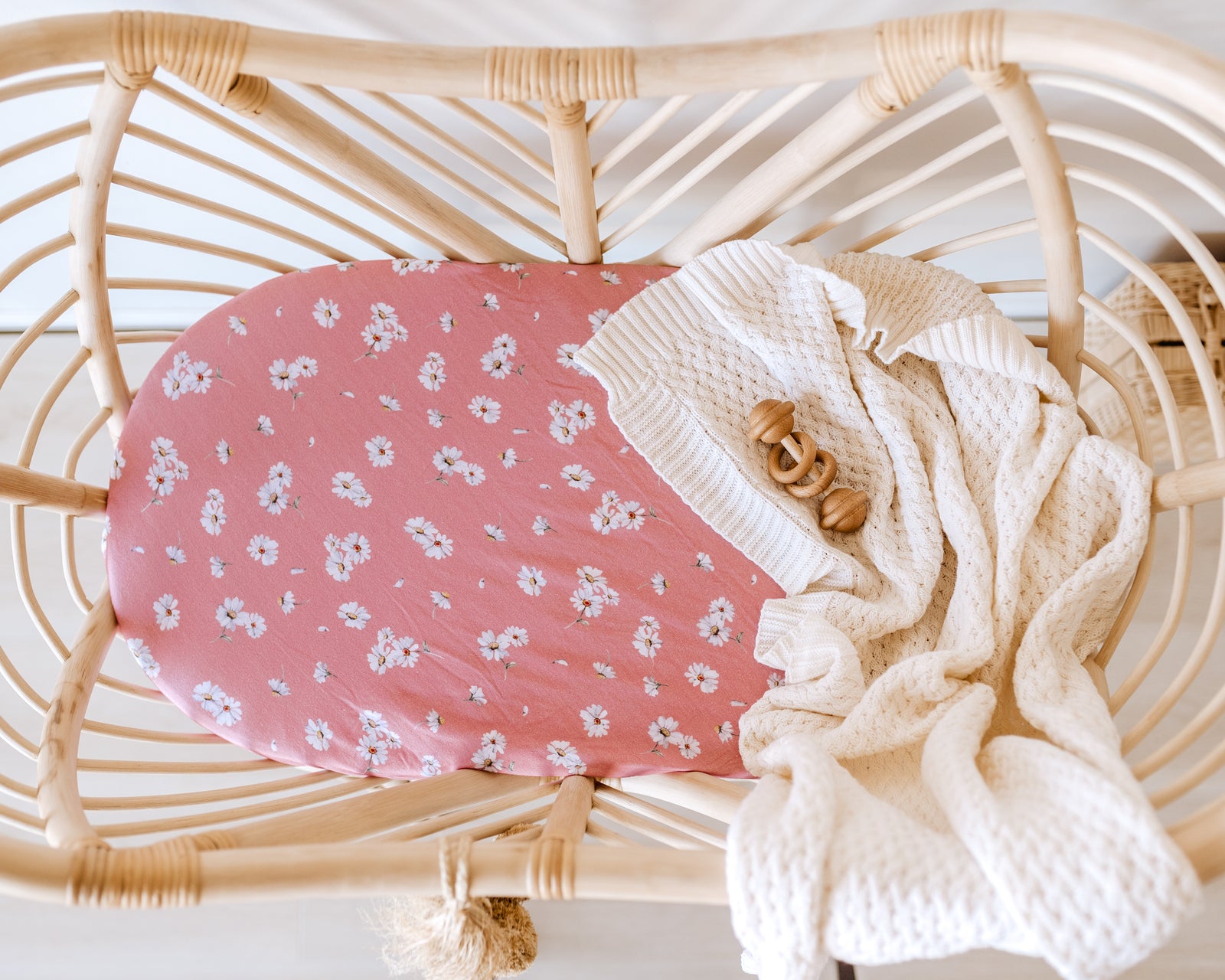 Snuggle Hunny Kids - Bassinet Fitted Sheet / Change Pad Cover - Daisy