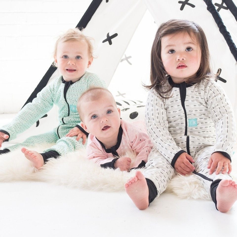 ErgoPouch - ErgoLayers Sleep Wear (1.0 Tog) - HoneyDew Dot - Clothing - ErgoCocoon - Afterpay - Zippay Carry Them Close